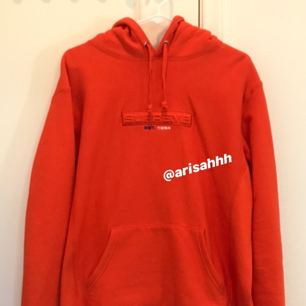 Authentic SUPREME Embossed Logo Hoodie 💯